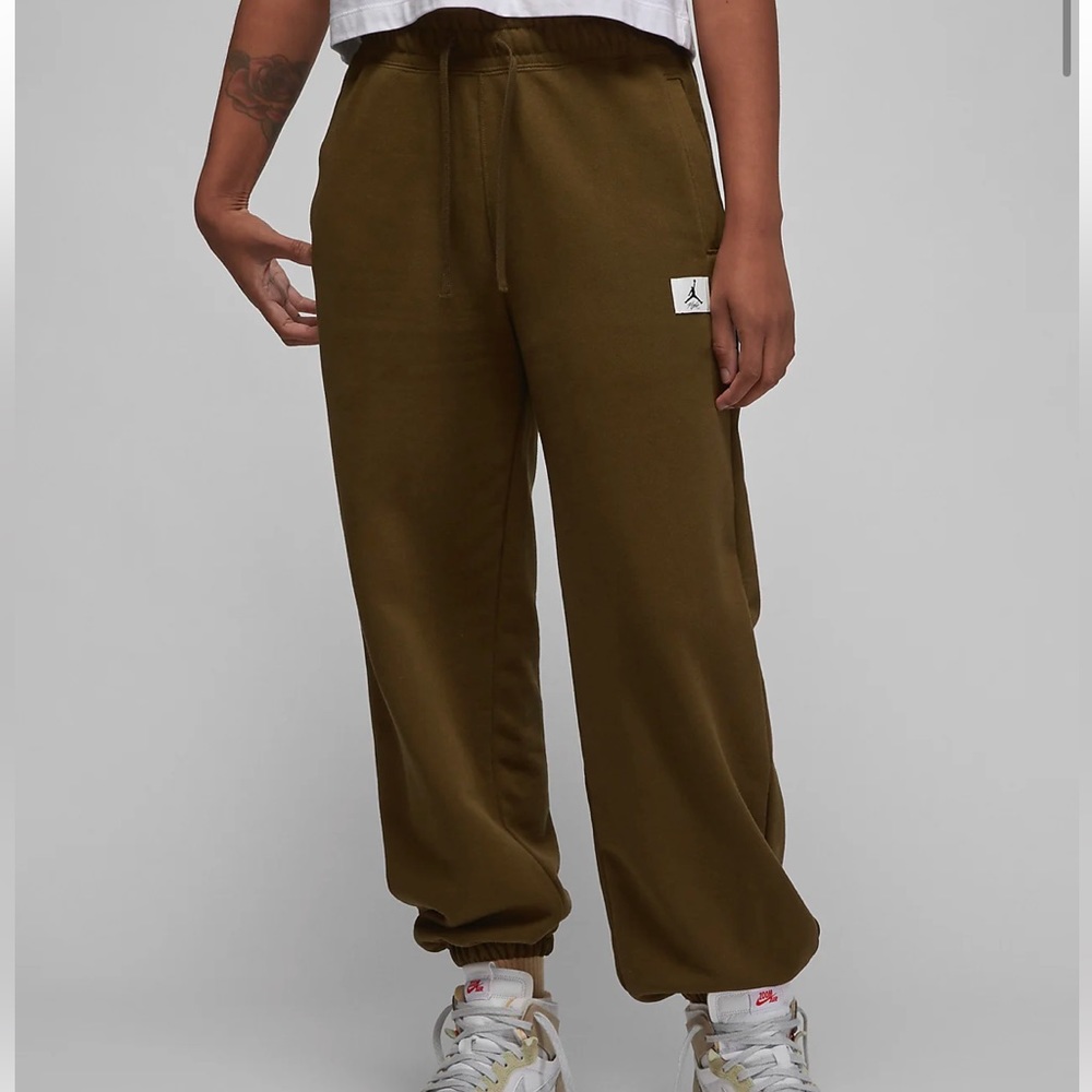 Jordan Flight Fleece Oversized Sweatpants in Light Olive Brown